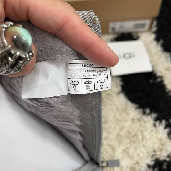 NIB Women’s Size 5 (European Size 36) UGG Alber Tall Zipper Winter Boots In Grey - Picture 8 of 13